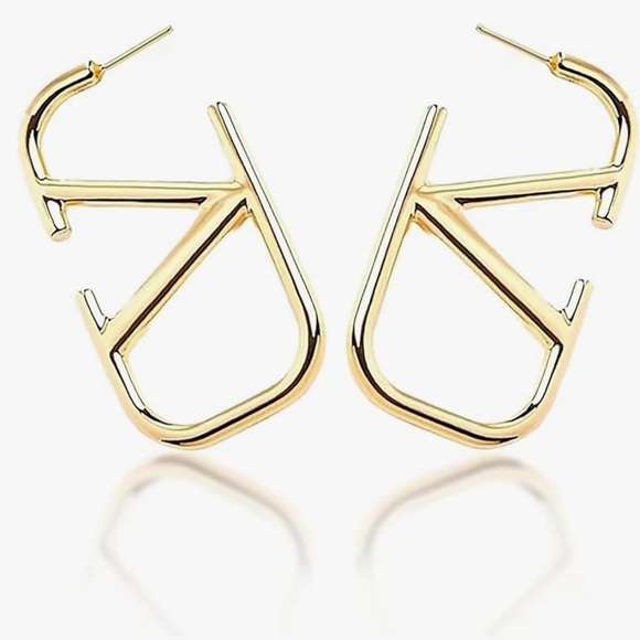 Larger size Luxury style V shaped rectangular hoop earrings hypoallergenic - Picture 1 of 6